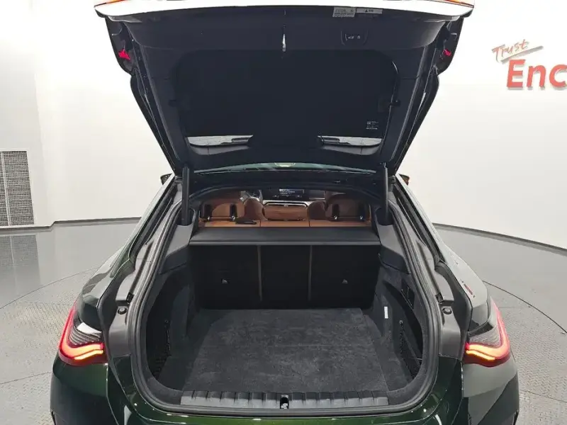 2022 BMW i4 с пробегом 86 518 км
