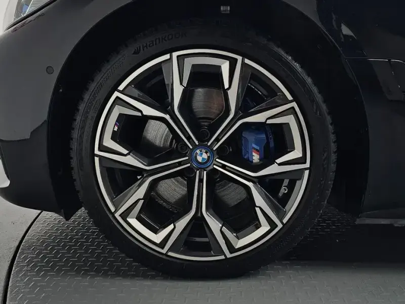 2023 BMW i4 с пробегом 35 315 км