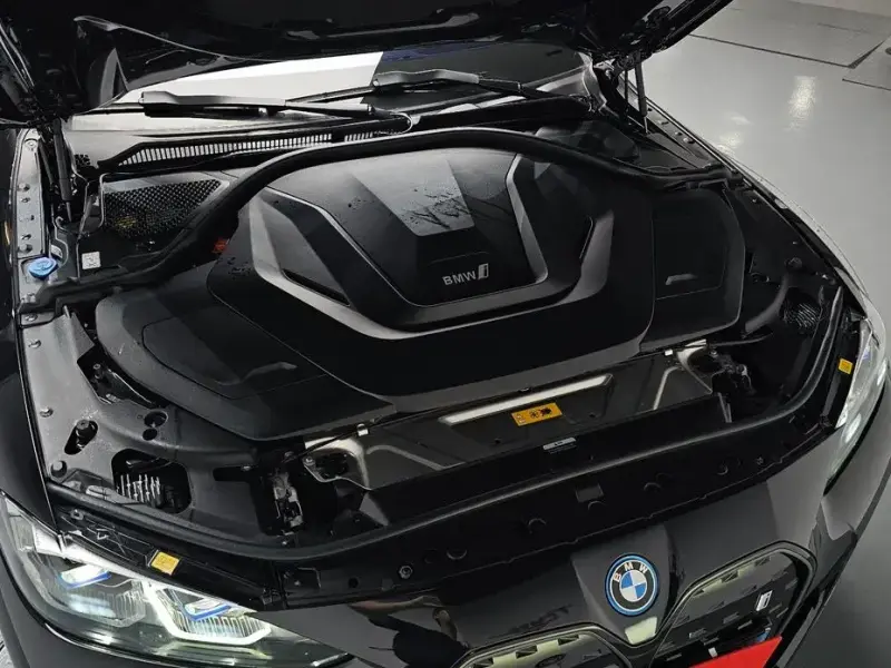 2023 BMW i4 с пробегом 35 315 км