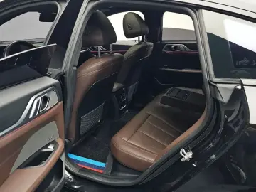 2023 BMW i4 с пробегом 35 315 км