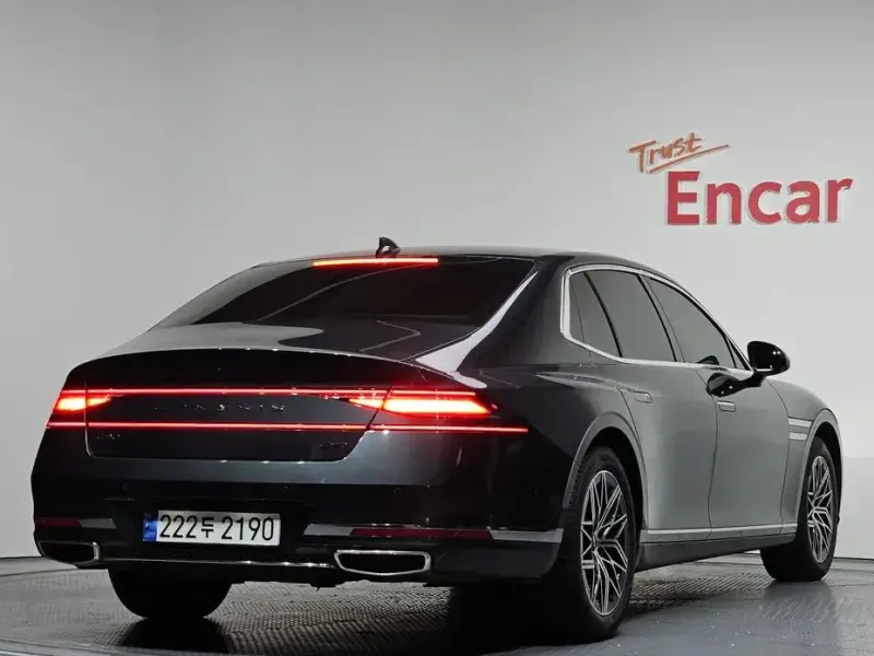 2023 Genesis G90 с пробегом 71 932 км