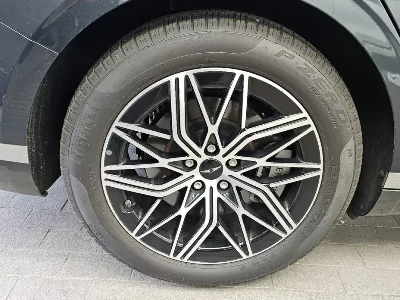 2023 Genesis G90 с пробегом 71 932 км
