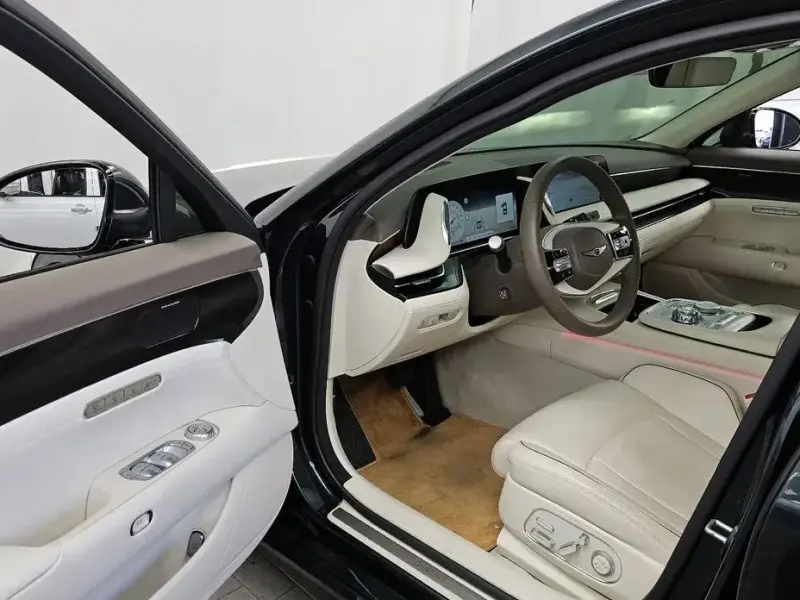2023 Genesis G90 с пробегом 71 932 км