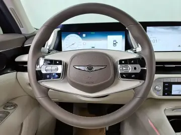 2023 Genesis G90 с пробегом 71 932 км