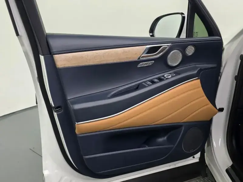 2023 Genesis GV80 с пробегом 80 724 км