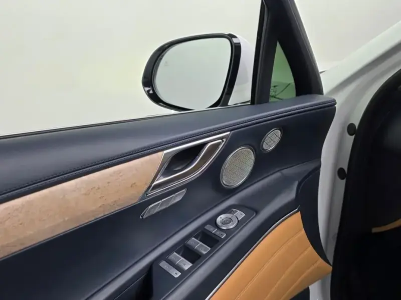 2023 Genesis GV80 с пробегом 80 724 км