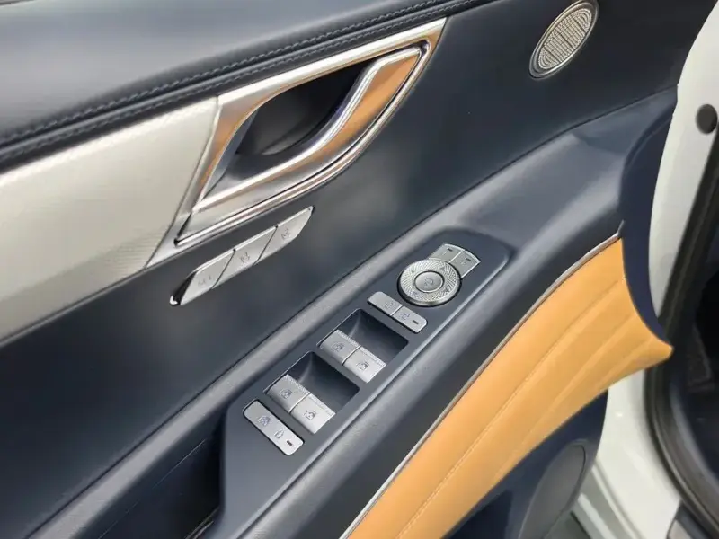 2023 Genesis GV80 с пробегом 47 901 км