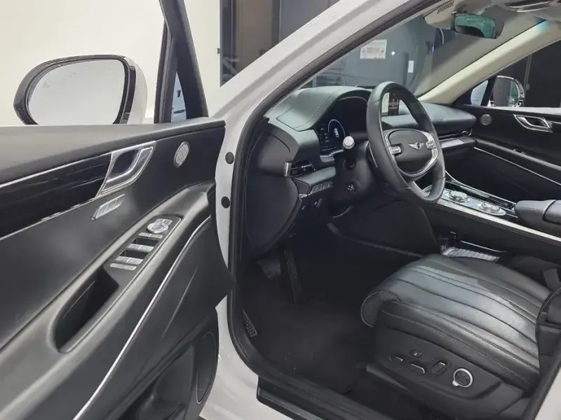 2023 Genesis GV80 с пробегом 46 057 км