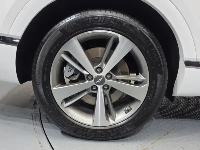 2023 Genesis GV80 с пробегом 46 057 км
