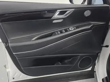 2023 Genesis GV80 с пробегом 46 057 км