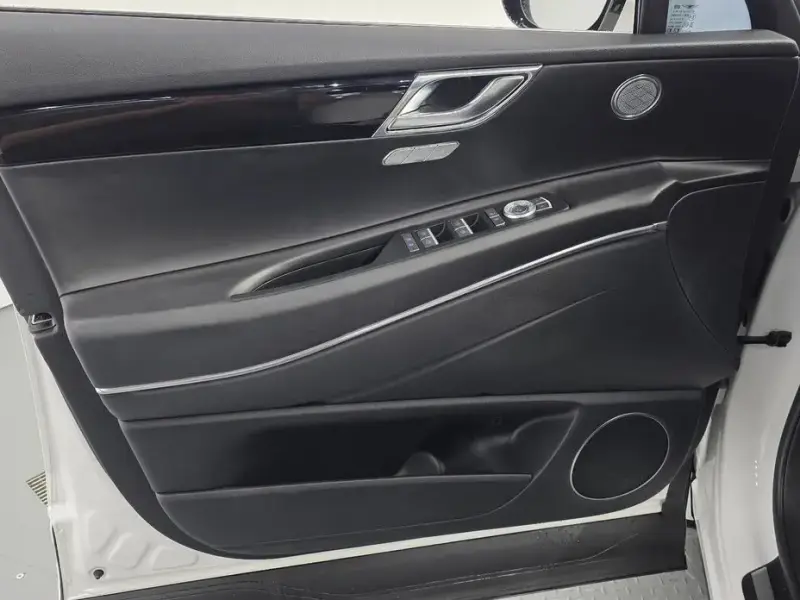 2023 Genesis GV80 с пробегом 46 057 км