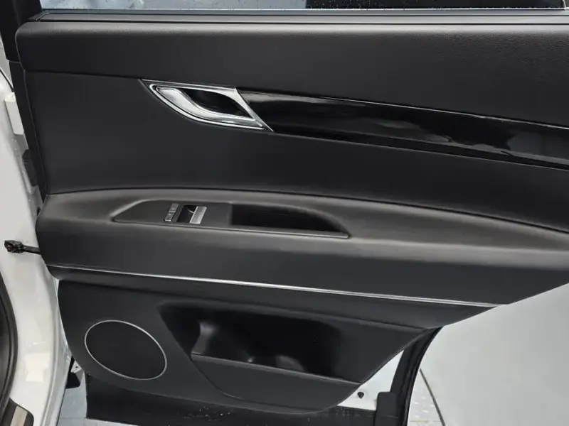 2023 Genesis GV80 с пробегом 46 057 км