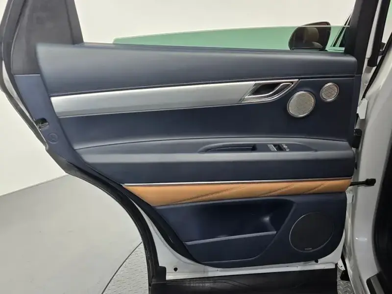 2023 Genesis GV80 с пробегом 45 310 км