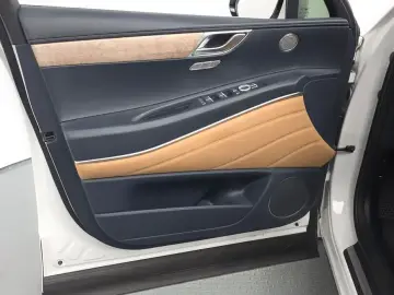 2023 Genesis GV80 с пробегом 50 322 км