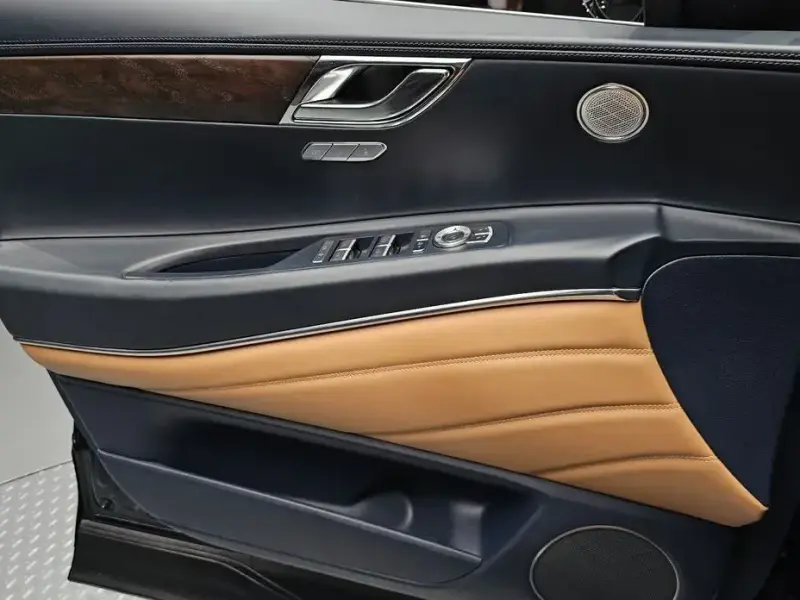 2023 Genesis GV80 с пробегом 48 044 км