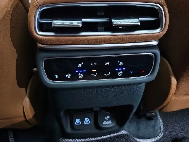 2023 Genesis GV80 с пробегом 29 786 км