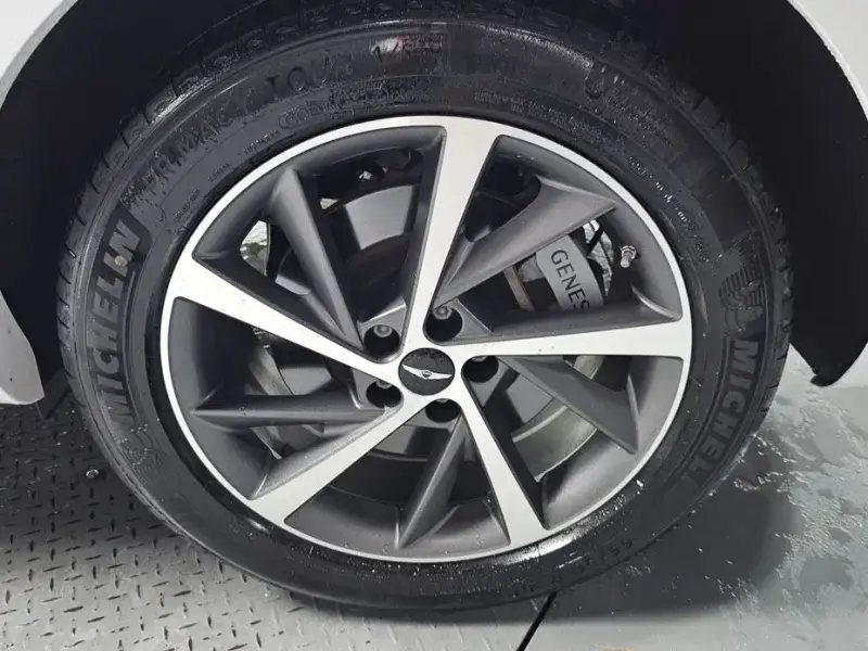 2023 Genesis GV80 с пробегом 29 786 км