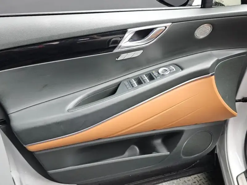 2023 Genesis GV80 с пробегом 29 786 км