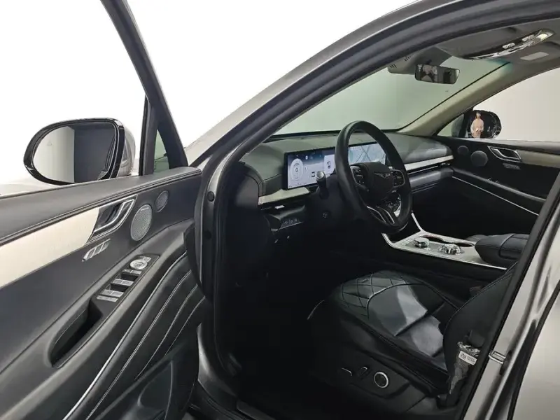 2023 Genesis GV80 с пробегом 18 207 км