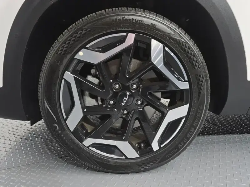 2024 Kia Seltos с пробегом 9 906 км