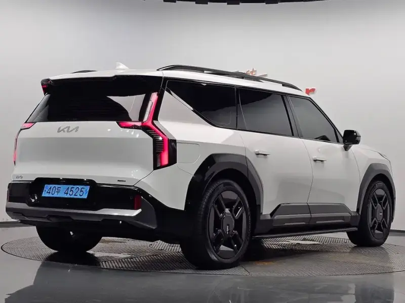 2023 Kia EV9 с пробегом 13 196 км