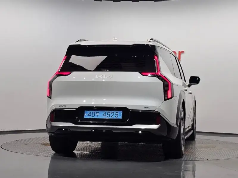 2023 Kia EV9 с пробегом 13 196 км