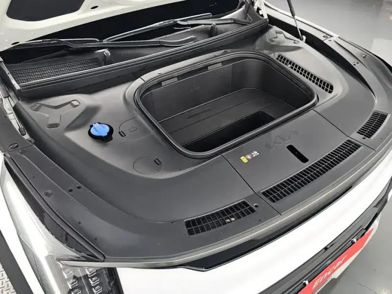2023 Kia EV9 с пробегом 13 196 км