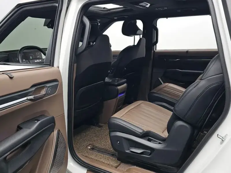 2023 Kia EV9 с пробегом 13 196 км