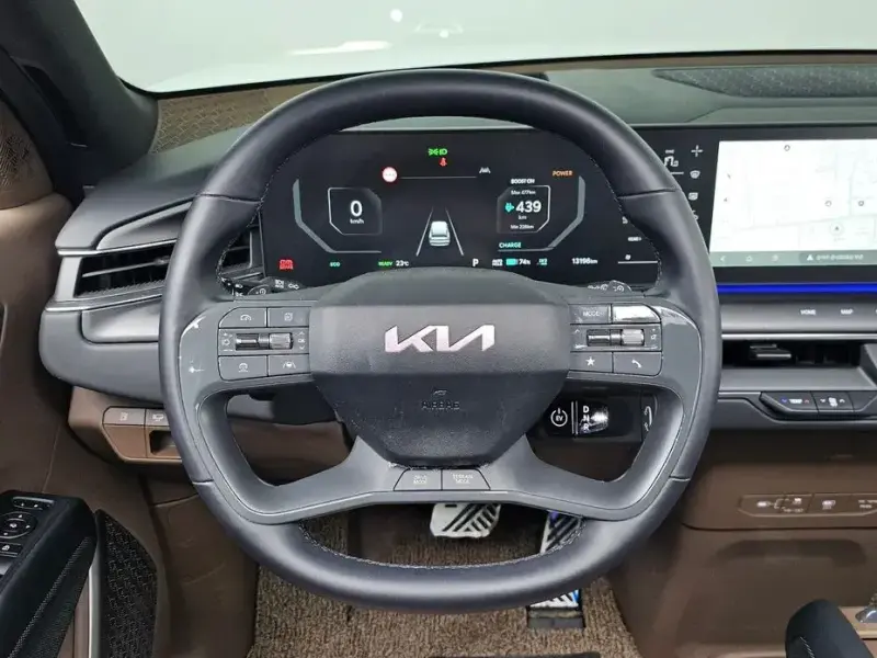 2023 Kia EV9 с пробегом 13 196 км