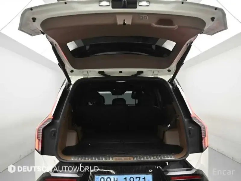 2023 Kia EV9 с пробегом 64 000 км
