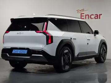 2025 Kia EV9 с пробегом 18 428 км