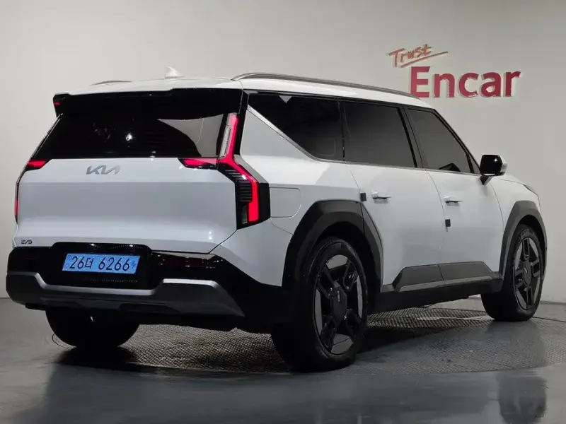 2025 Kia EV9 с пробегом 18 428 км