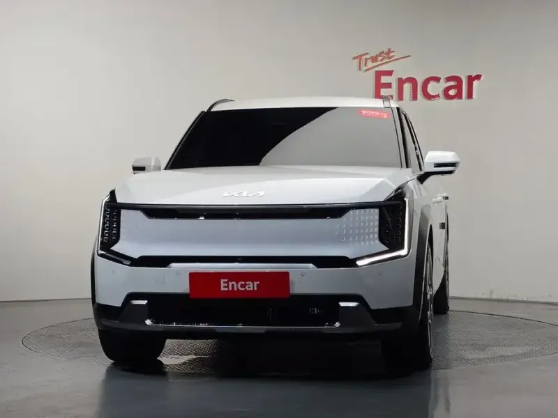 2025 Kia EV9 с пробегом 18 428 км