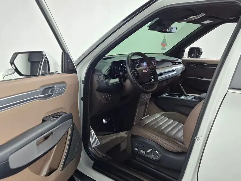 2025 Kia EV9 с пробегом 18 428 км