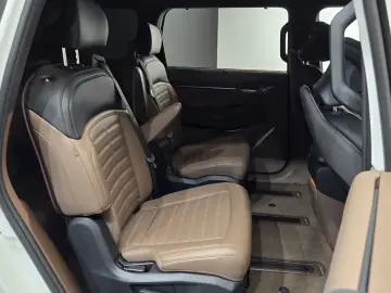 2025 Kia EV9 с пробегом 18 428 км