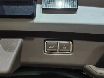 2025 Kia EV9 с пробегом 18 428 км