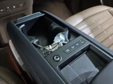 2025 Kia EV9 с пробегом 18 428 км