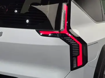 2025 Kia EV9 с пробегом 18 428 км