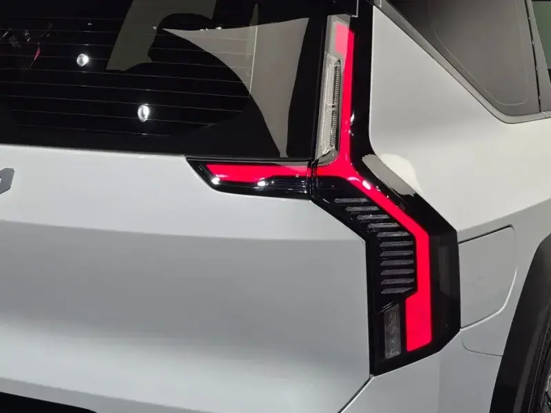 2025 Kia EV9 с пробегом 18 428 км
