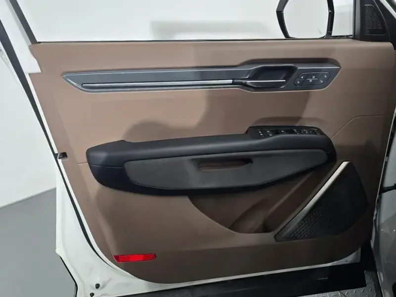 2025 Kia EV9 с пробегом 18 428 км