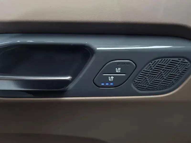 2025 Kia EV9 с пробегом 18 428 км