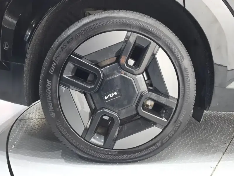 2023 Kia EV9 с пробегом 92 624 км
