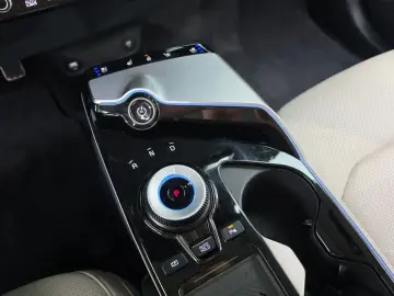 2023 Kia EV6 с пробегом 82 011 км