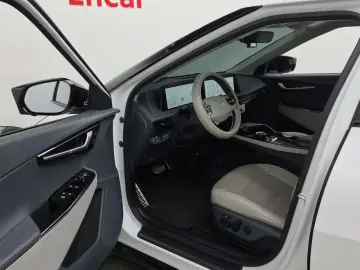 2023 Kia EV6 с пробегом 82 011 км