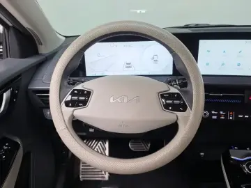 2023 Kia EV6 с пробегом 82 011 км
