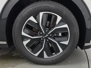 2023 Kia EV6 с пробегом 82 011 км