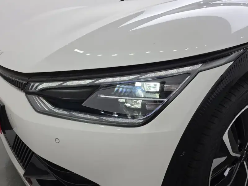 2023 Kia EV6 с пробегом 82 011 км