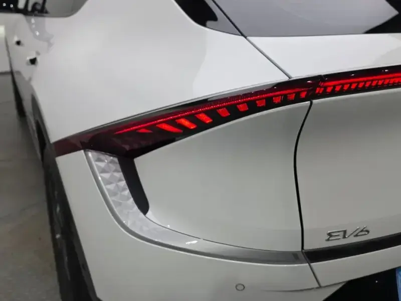 2023 Kia EV6 с пробегом 82 011 км