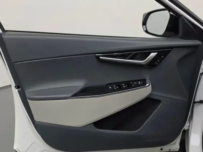 2023 Kia EV6 с пробегом 82 011 км