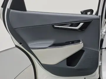 2023 Kia EV6 с пробегом 82 011 км